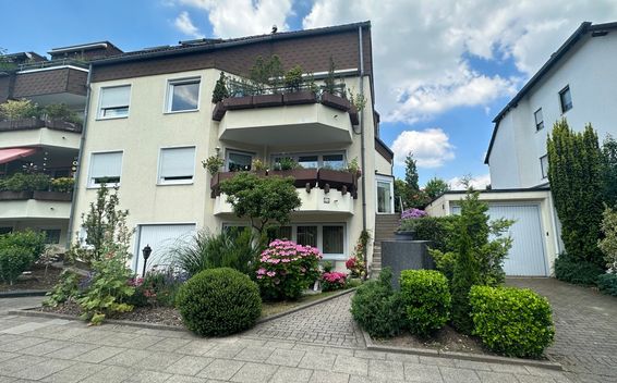 Charmante Maisonette-Wohnung mit eigenem Garten und Terrassen im Herzen von Essen-Schönebeck